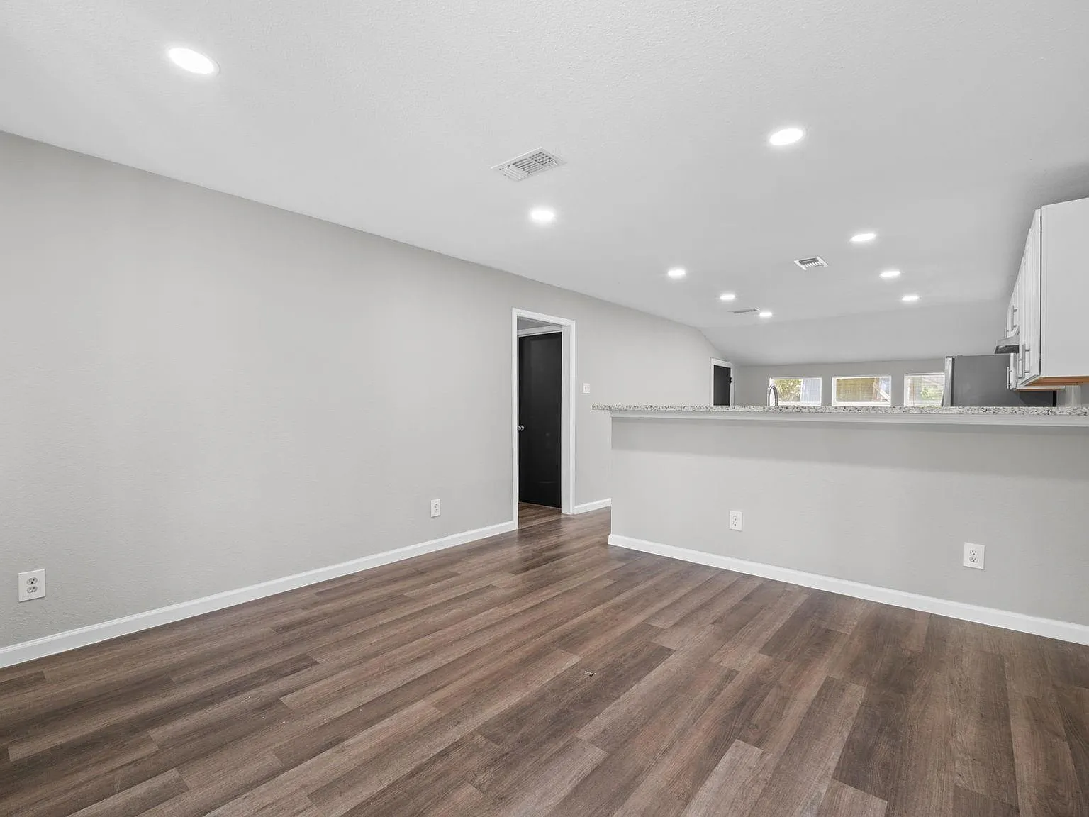 4 bed, 2.0 bath, 1222 sqft, $1,950 — Photo 2