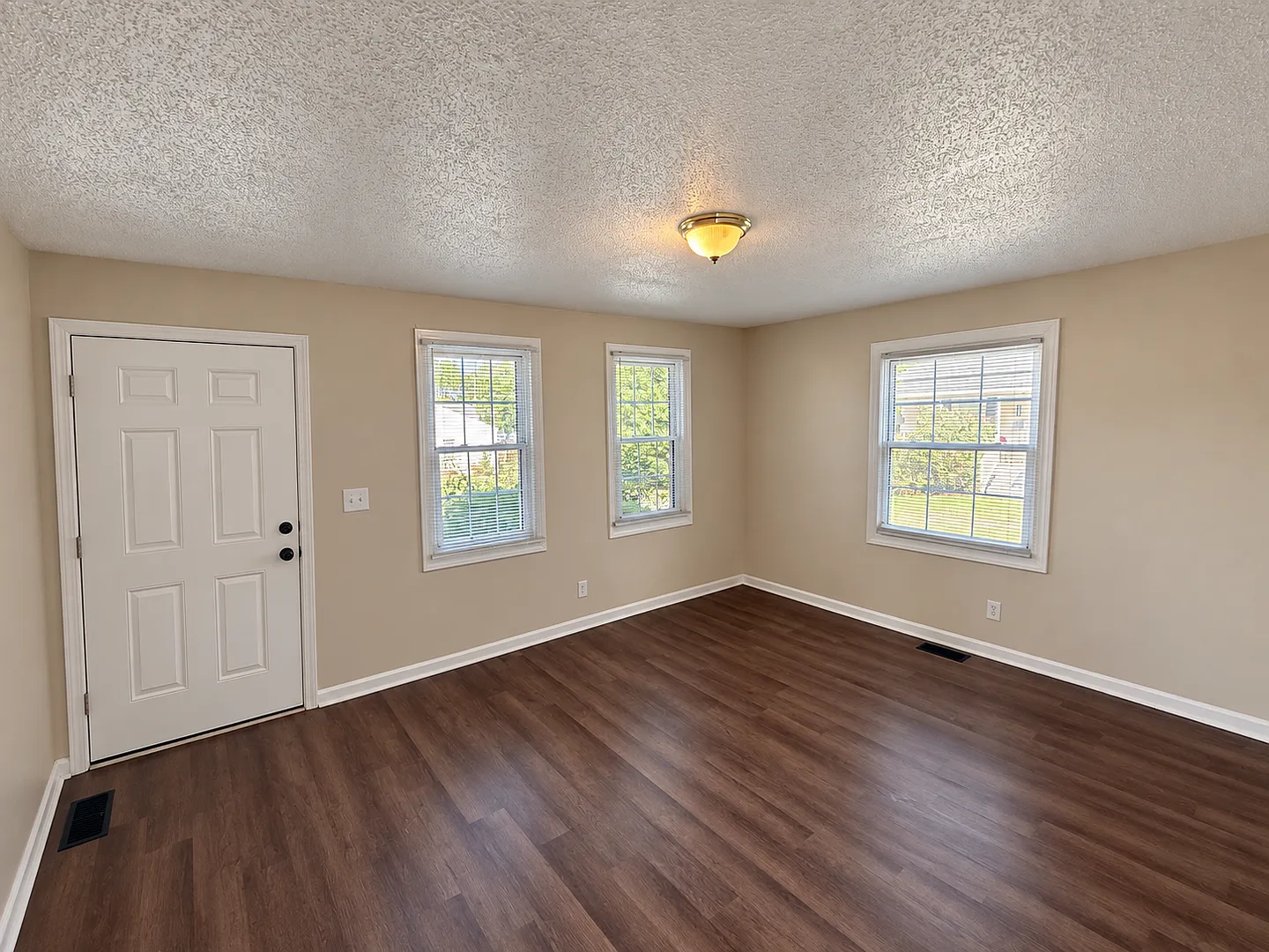 Two bedroom, 1 bath house in Graham — Photo 2