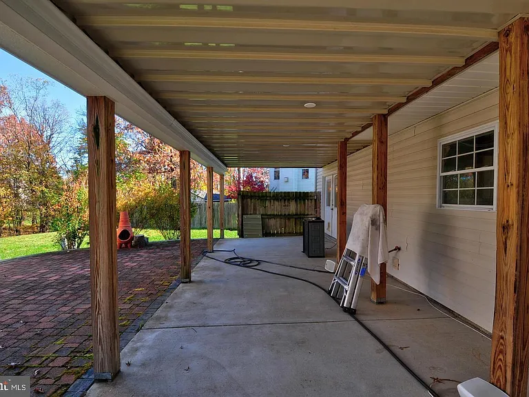 121 Deer Hill Ct — Photo 5