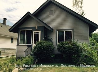 822 Greenwood Ave, Saint Joseph, MI 49085