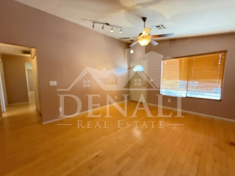 2102 W Knox Rd — Photo 5