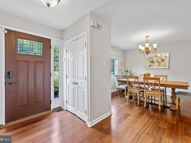 1621 Clearview Ave — Photo 3