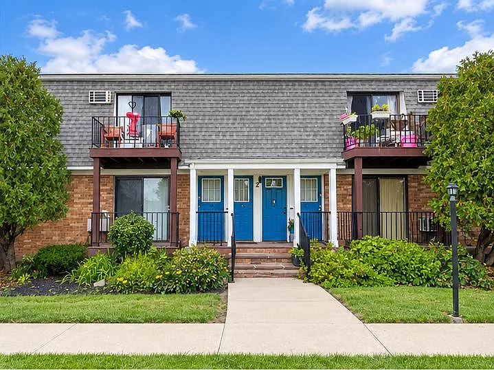 2 bed, 1112 sqft, $2,050 — Photo 4