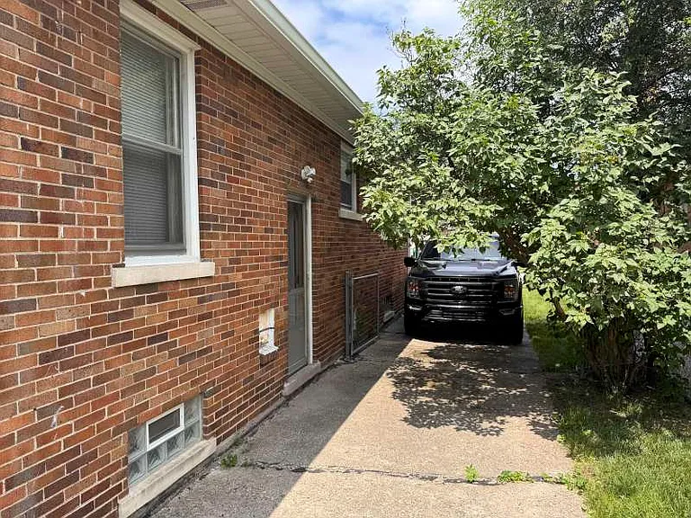 14754 Lydia Ave — Photo 31