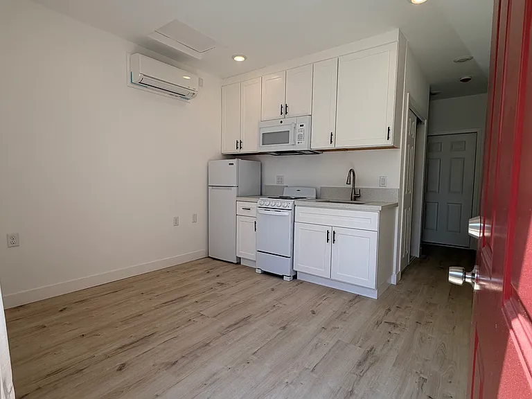 13637 Washington Ave — Photo 2