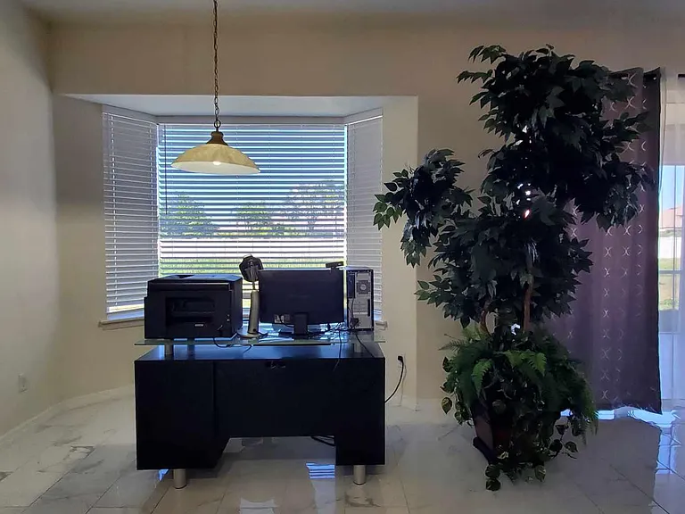2323 Pan American Blvd — Photo 45