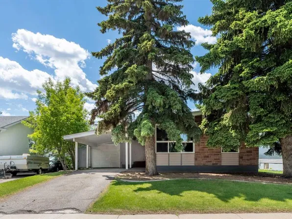 77 N Winslow Cres SW, Calgary, AB T3C 2R3