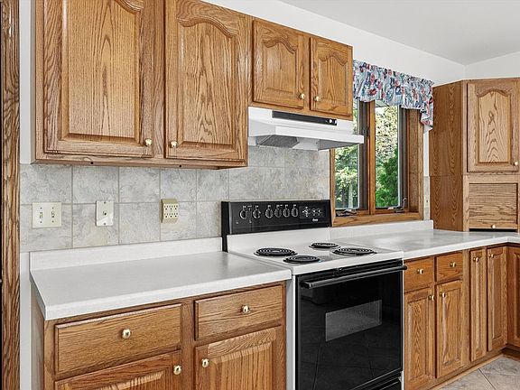 5th image of 4740 Bluff Dr