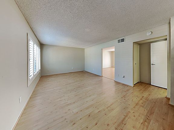 5th image of 9645 Karmont Ave