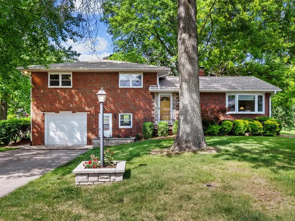 34 Kendall Dr, Wood River, IL 62095