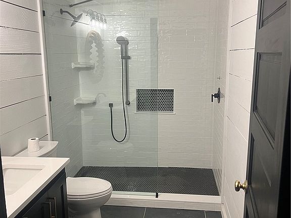 3rd image of 422 Happy Landing Rd