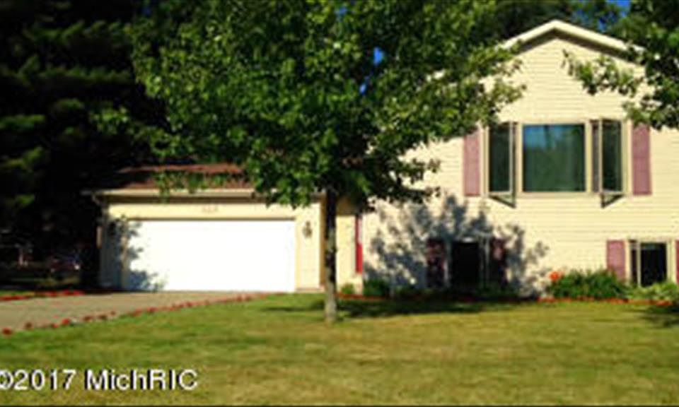 1st image of 883 Ottawa Ave