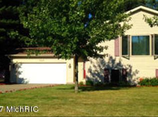 883 Ottawa Ave, Holland, MI 49423