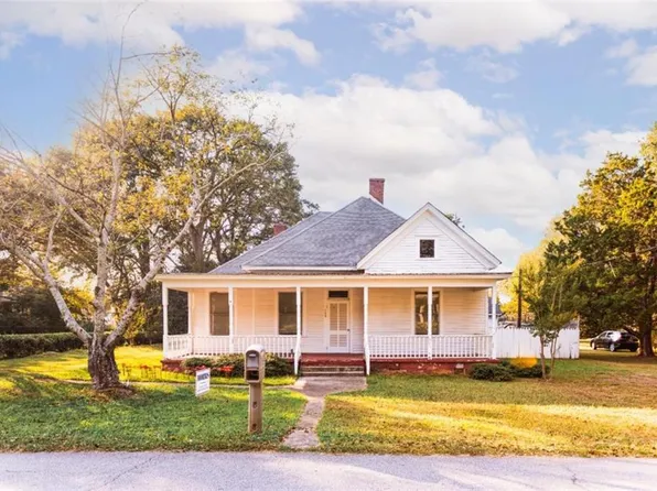 135 N Dogwood Ave, Social Circle, GA 30025