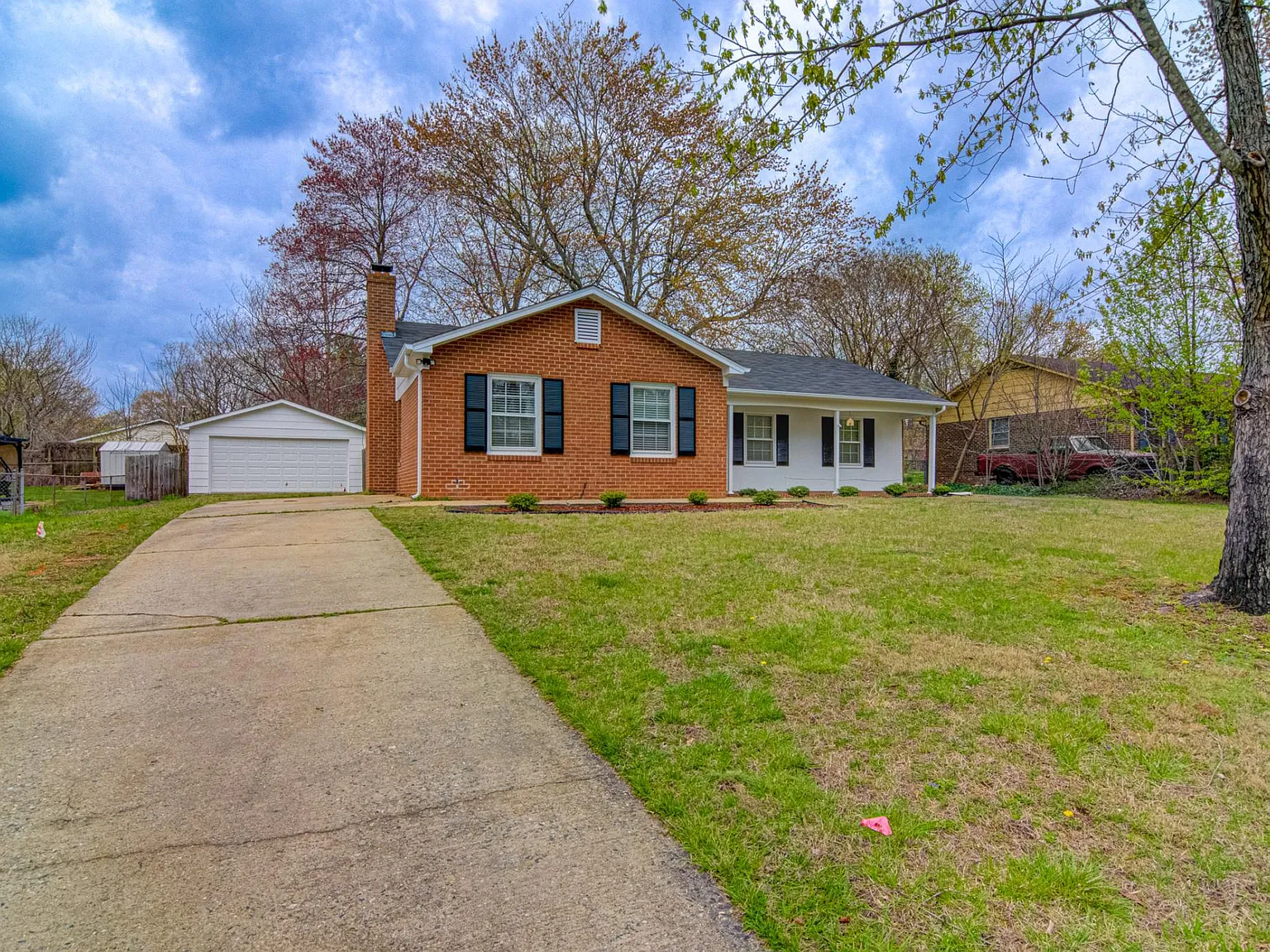 3 bed, 1370 sqft, $2,100 — Photo 3