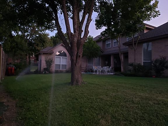 4th image of 817 Bridgeport Dr