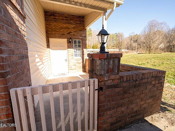 3rd image of 1315 Mountain Meadows Way #8