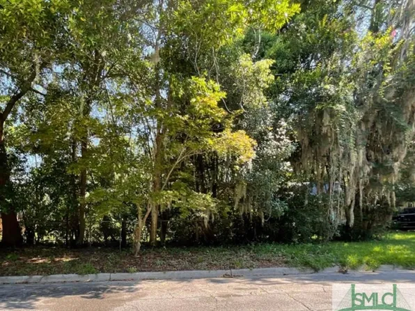 2016 E 50th Street, Savannah, GA 31404