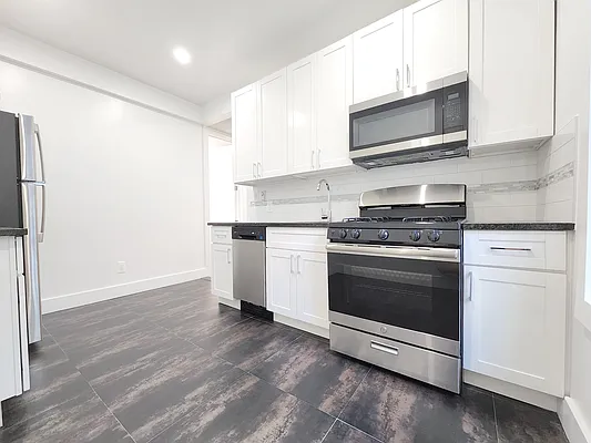 Rented by Bohemia Realty Group | media 7