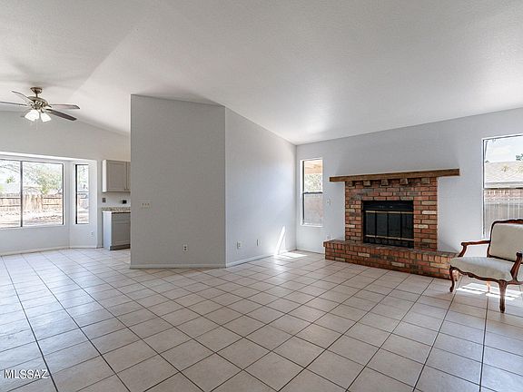3rd image of 2651 W Bensbrook Pl