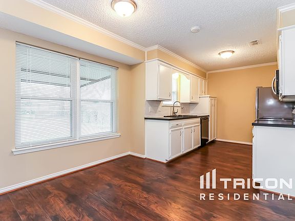 4th image of 716 Pleasant Manor Ave