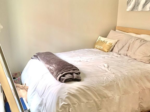 3rd image of 512 E 80th St APT 10A
