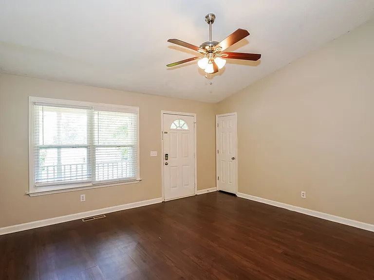 408 Dellwood Dr — Photo 5