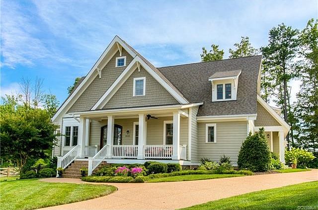 Picturesque front of home