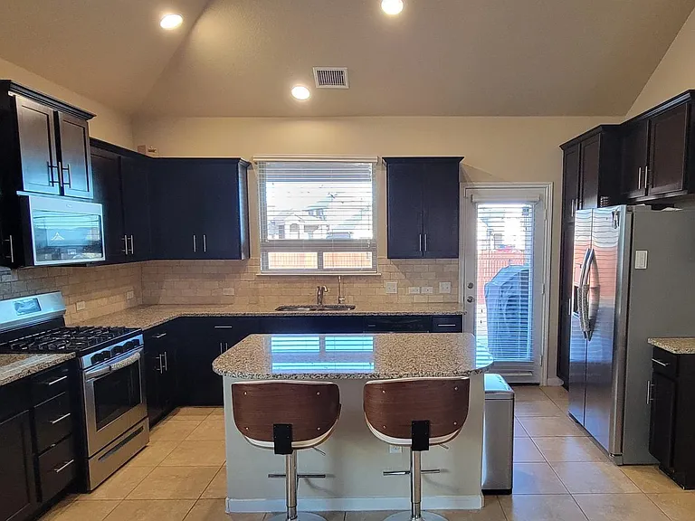 2416 Lyla Ln — Photo 7