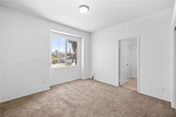 39221 Chantilly Ln — Photo 10