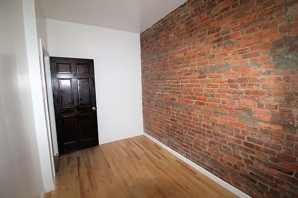 Rented by Compass | media 32