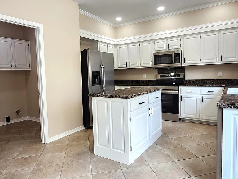 3829 Versailles Ct — Photo 7