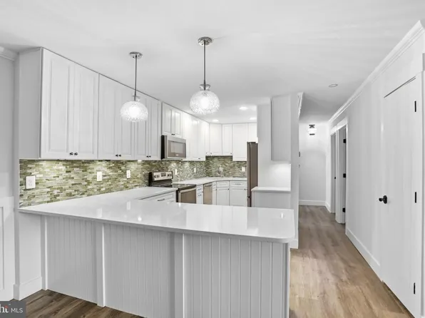 141 N Fillmore Ave Unit 10, Sterling, VA 20164