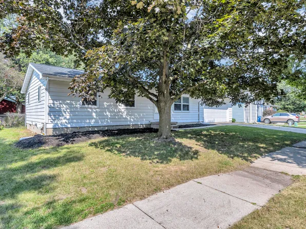 328 Village Dr, Lansing, MI 48911