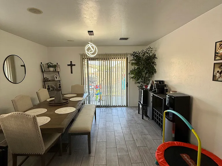 2049 W Silver Grass Pl — Photo 8
