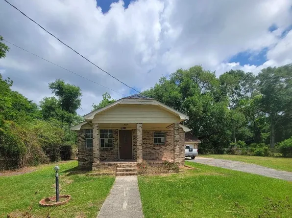 4005 W Pine St, Moss Point, MS 39563