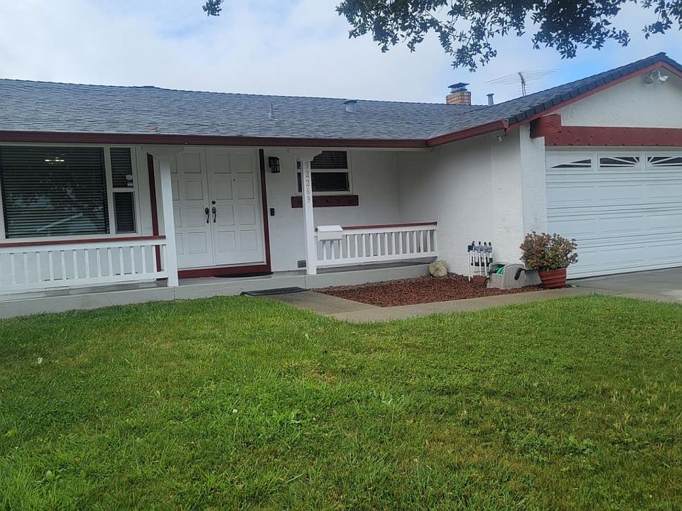 1st image of 32269 Crest Ln