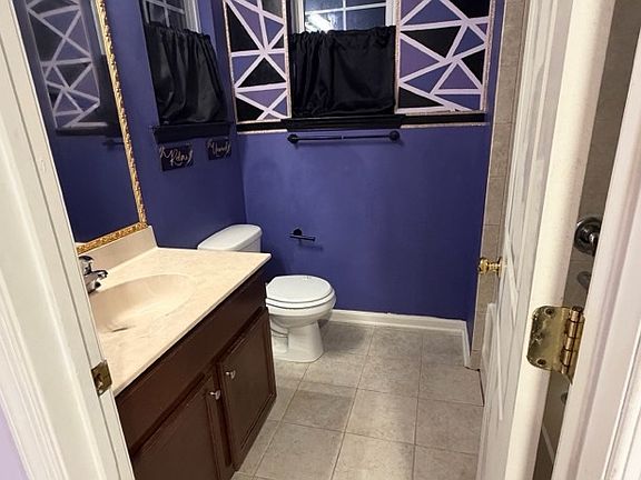 5th image of 18 Alerica Ln