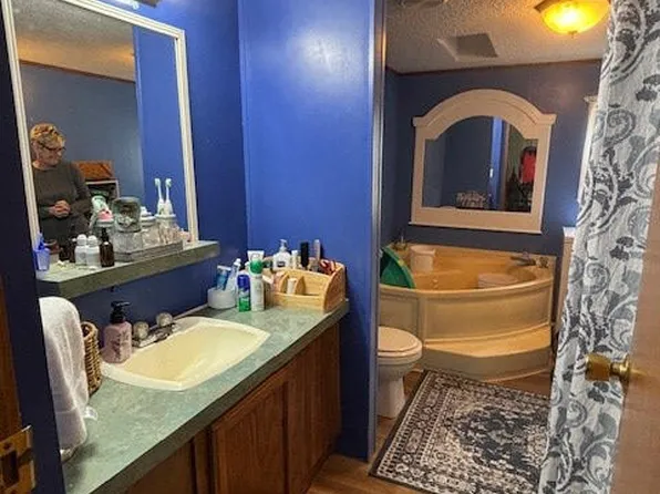 2246 Asa Creek Rd, Hagerhill, KY 41222