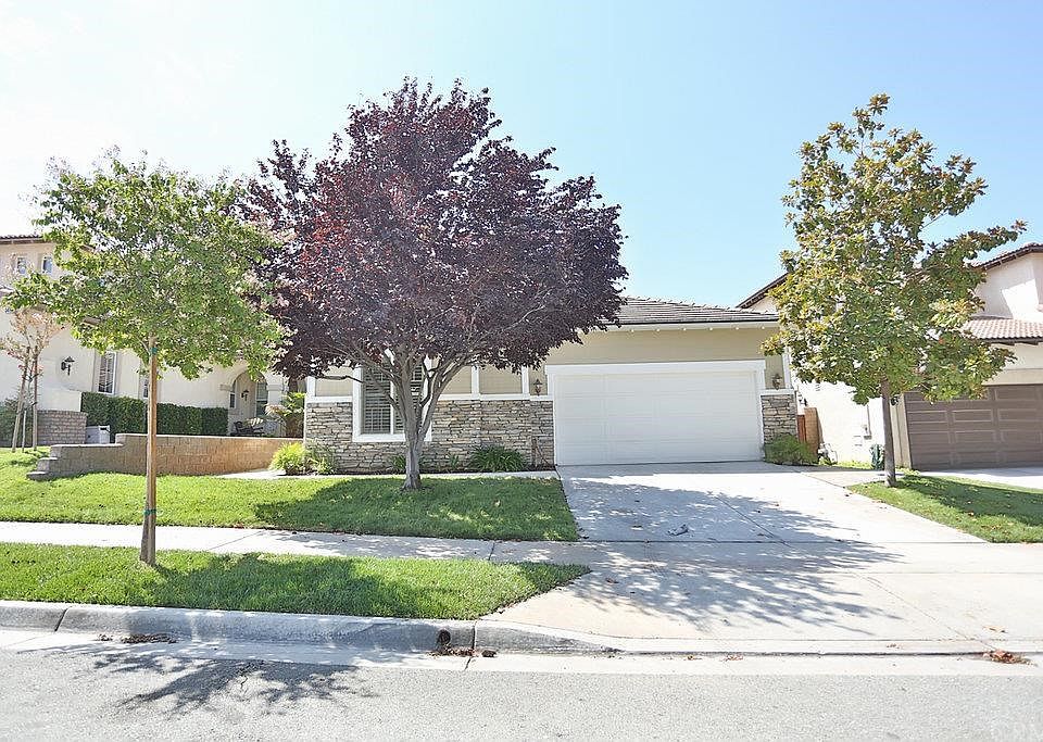 1st image of 34185 Lake Breeze Dr