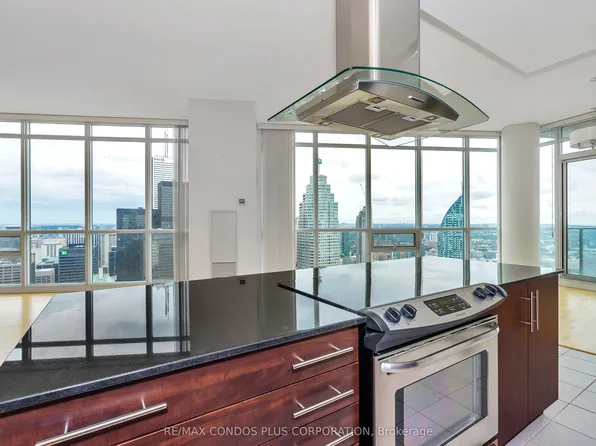 65 Bremner Blvd, Toronto, ON