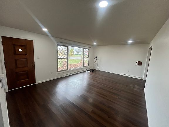 2nd image of 414 Wall St