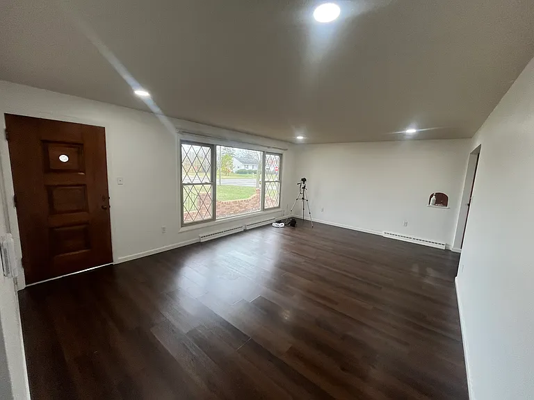 414 Wall St — Photo 2