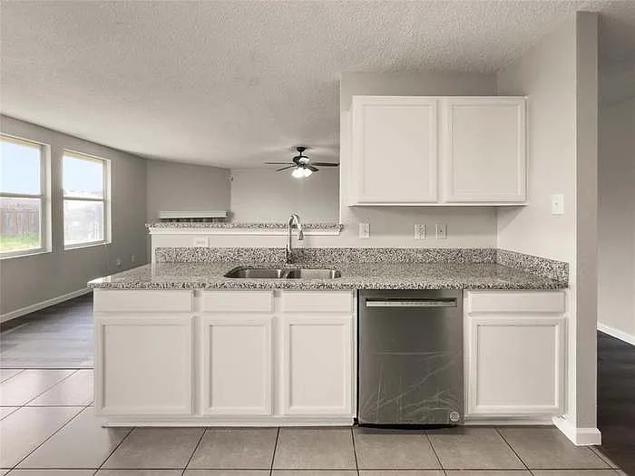2043 Plains Ct — Photo 9