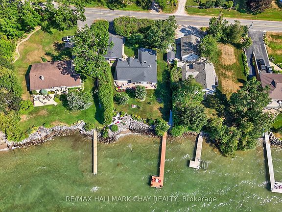 2nd image of 7 Lakeshore Rd E