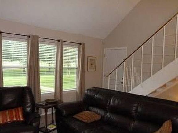 3rd image of 4808 Rollingwood Ct