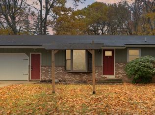 11632 Woodgate Dr NW, Grand Rapids, MI 49534