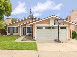 953 Blossom Hill Dr, Corona, CA 92878