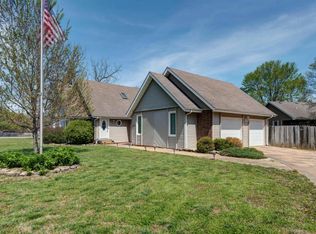 3413 W Suzanne Cir, Springfield, MO 65810