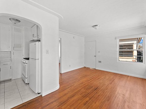 4th image of 3151 Adams Ave #10